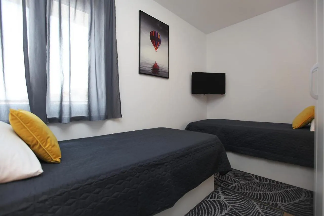 公寓 Apartmani Ive 特罗吉尔