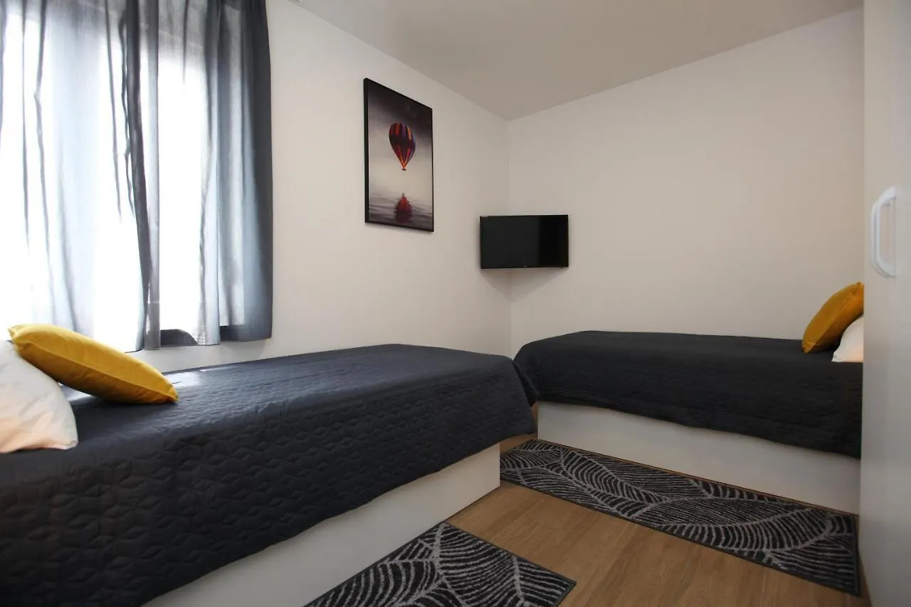 Apartmani Ive 特罗吉尔 公寓