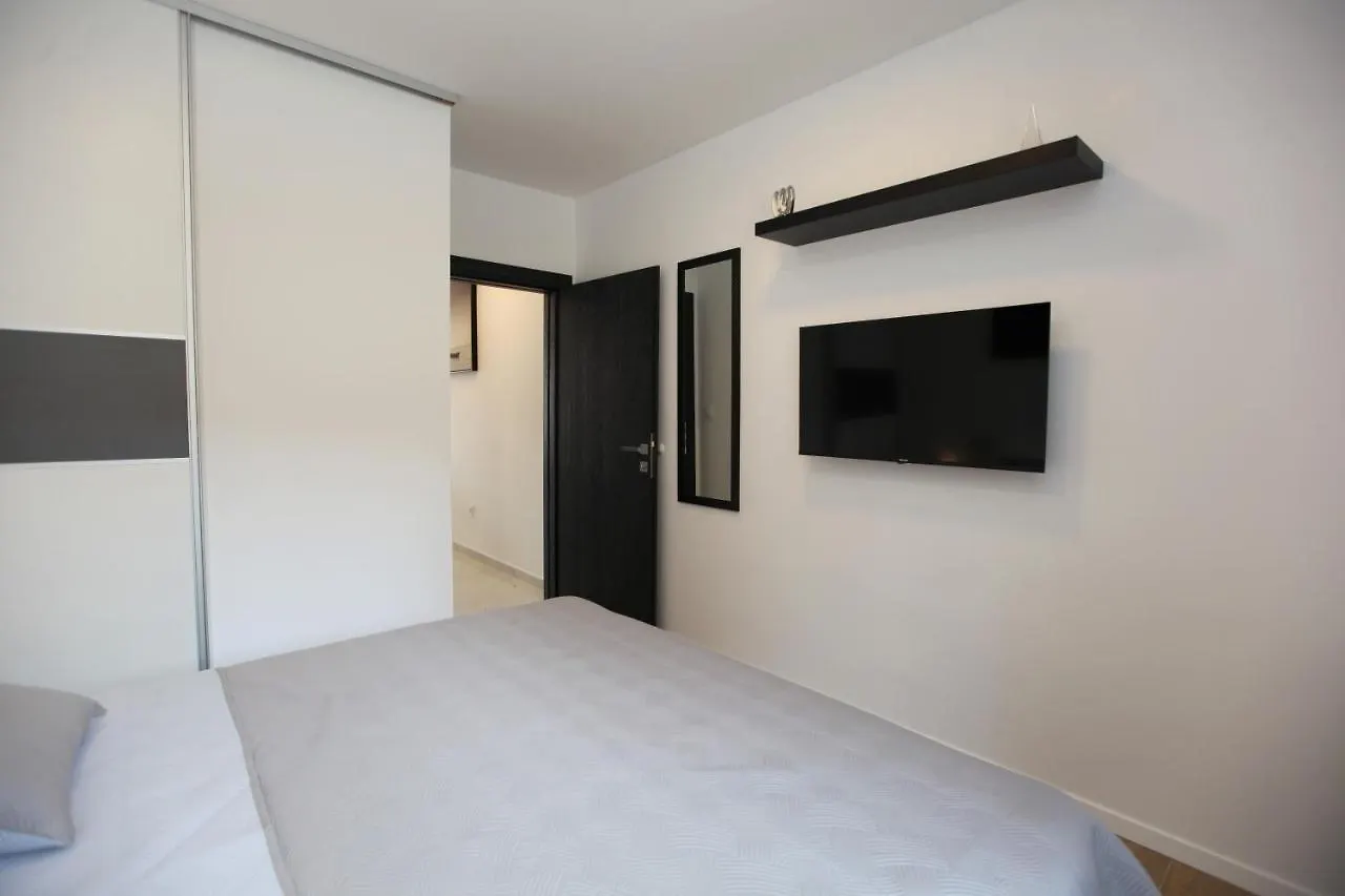 公寓 Apartmani Ive 特罗吉尔 克罗地亚